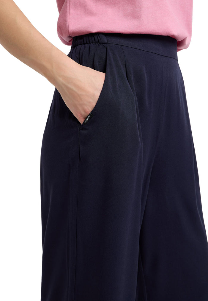 Loggan Pants - Women's